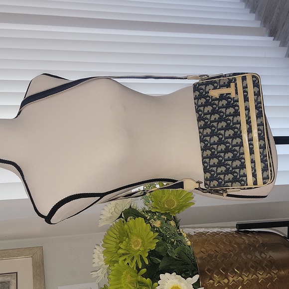Authentic Dior crossbody bag - Picture 1 of 14